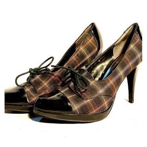 PLAID & PATENT 4” TIE UP HEELS by BANDOLINO 9M